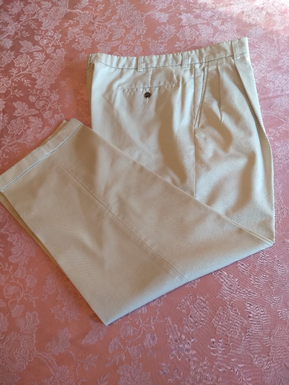 Haggar Men's Pleated Chinos in Khaki